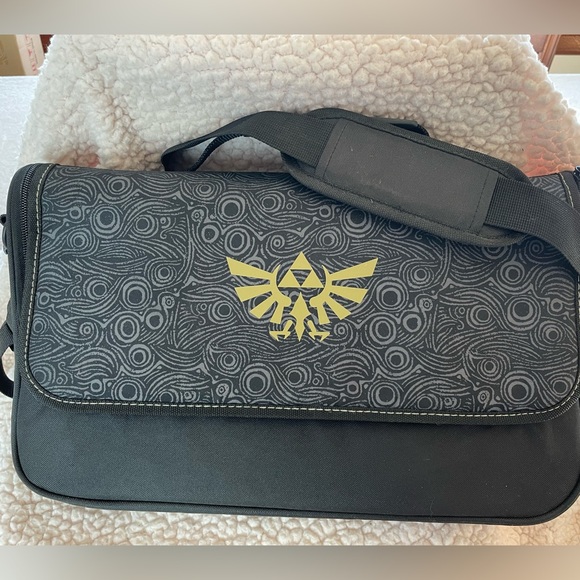 PowerA Everywhere Messenger Bag - Zelda - Picture 4 of 11